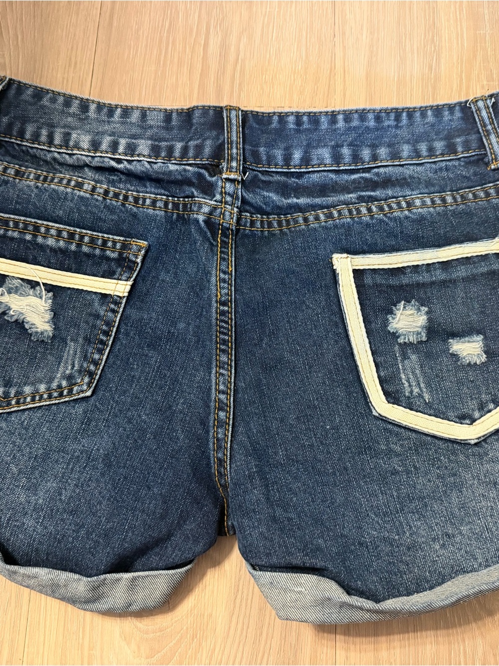 Women Shorts (Size 5/6) - Picture 4 of 4